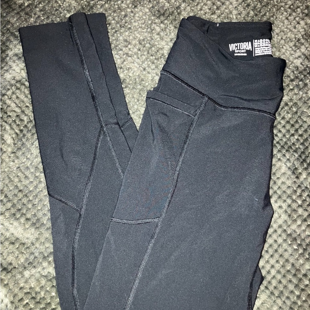 Black Victoria Sport leggings with side pockets